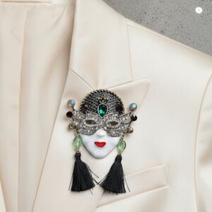 Vintage Style Venetian Masquerade Mask Statement Brooch - Emerald & Tassel New